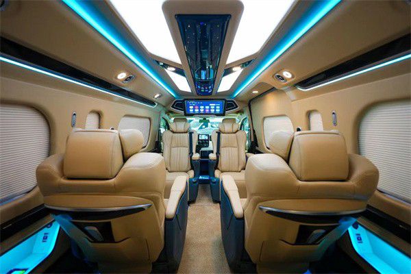 2024款丰田海狮9座落蓝牌最低40多万(图3)