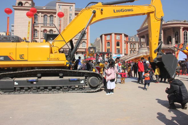 第三届中国（岑溪）石材建材博览会隆重开幕(图2)