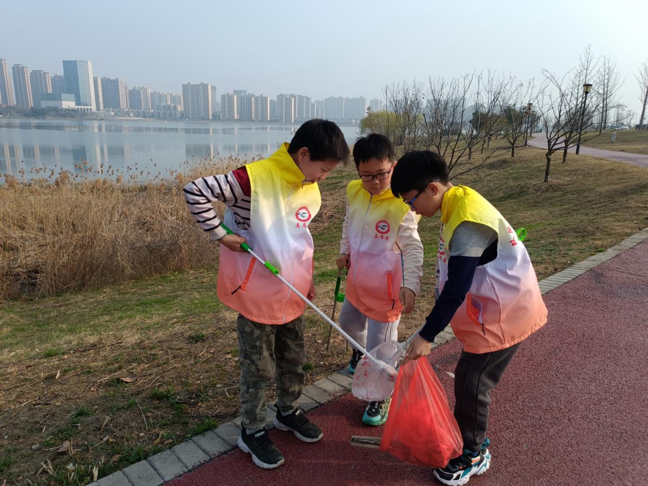长丰（双凤）经开区邻湖社区：“河”我一起护水爱水(图2)