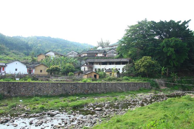 梅州某偏僻山村一座漂亮的老屋建房资金可能来源于太平军的宝藏(图2)