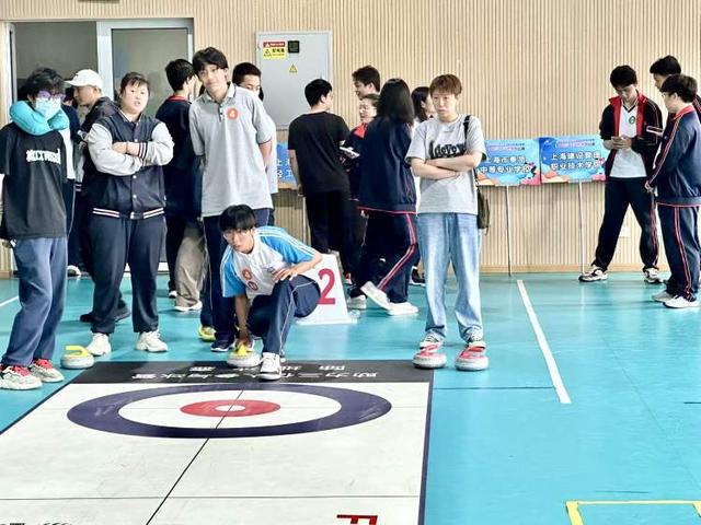 2024年上海市学生阳光体育大联赛（中职组）陆地冰壶比赛周日开赛(图2)