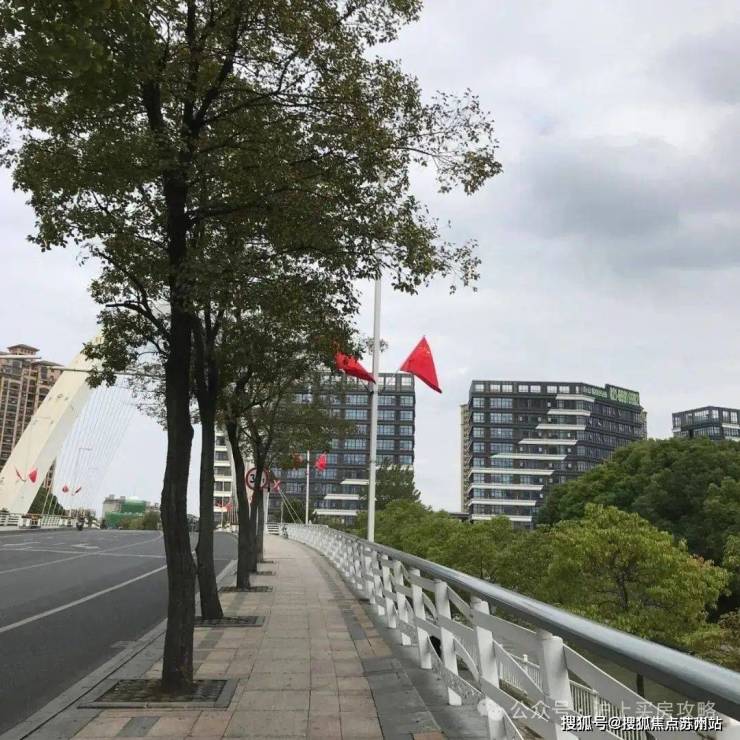 日月光伯爵天地售楼处电线最新网站发布)-最新户型价格容积率(图2)