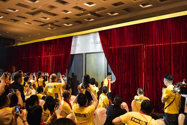 创新引领拥抱变革德盾装甲门2024新品发布会掀起新一轮门业革命(图3)