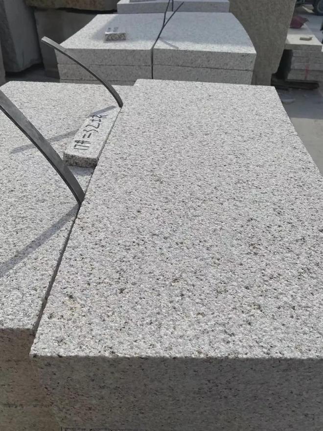 白色花岗岩大理石芝麻白30厚荔枝面加工厂家(图11)