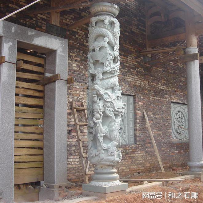 寺院青石石雕龙柱的雕刻尽显神韵(图8)