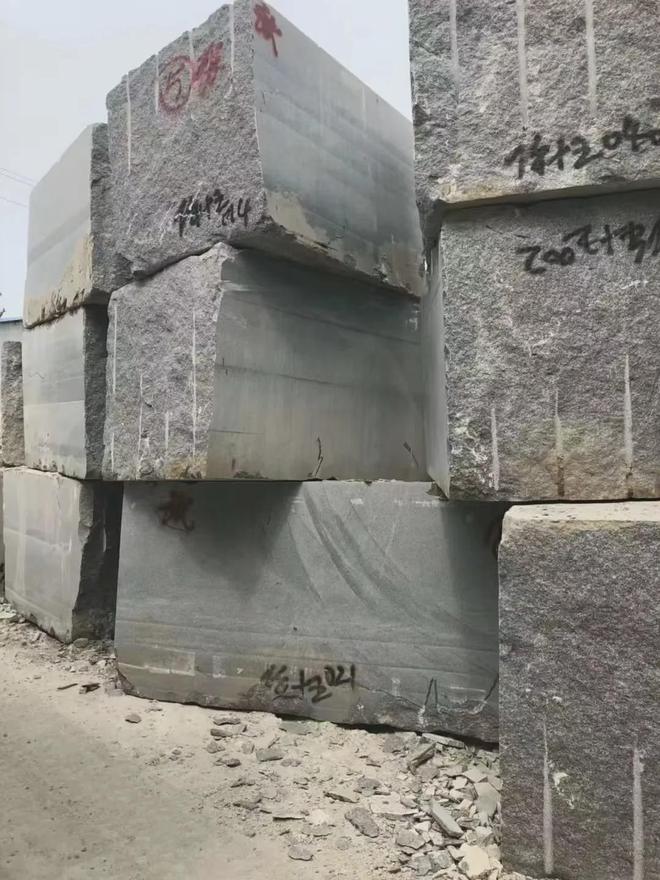 芝麻黑花岗岩石材厂家：打造个性化石材工艺(图5)