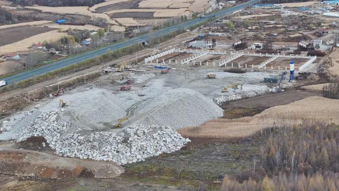 蛟河市碎石和碎屑加工项目正抓紧建设(图2)