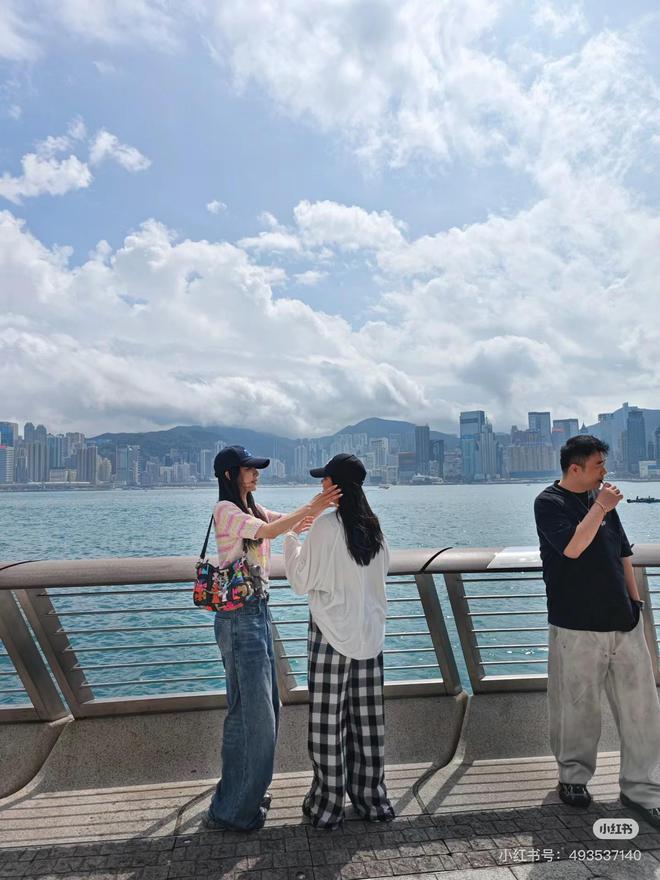 薇娅低调现身女儿参加的文化公益演出歌喉惊人完美遗传妈妈(图7)