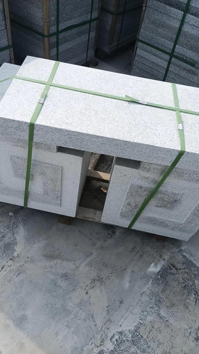 芝麻灰路沿石与芝麻白路沿石价格差距有多少
