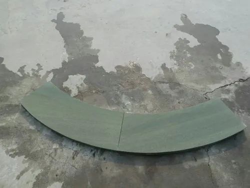 对于圆形或弧形石材加工采用仿形还是切梯形更合适(图1)