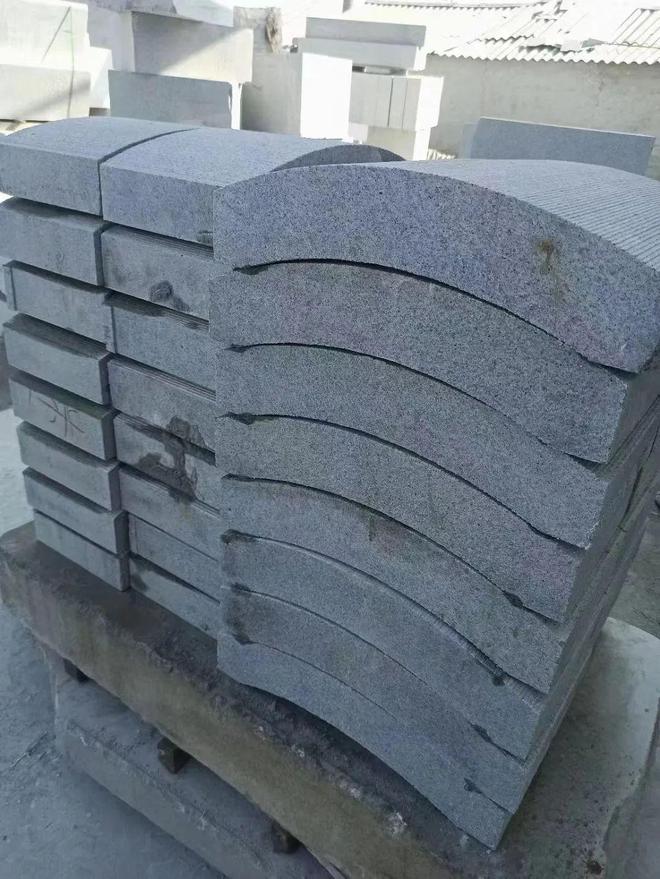 对于圆形或弧形石材加工采用仿形还是切梯形更合适(图5)