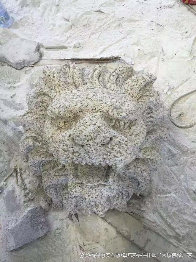 石雕港币狮在庭院中的装饰效果(图2)