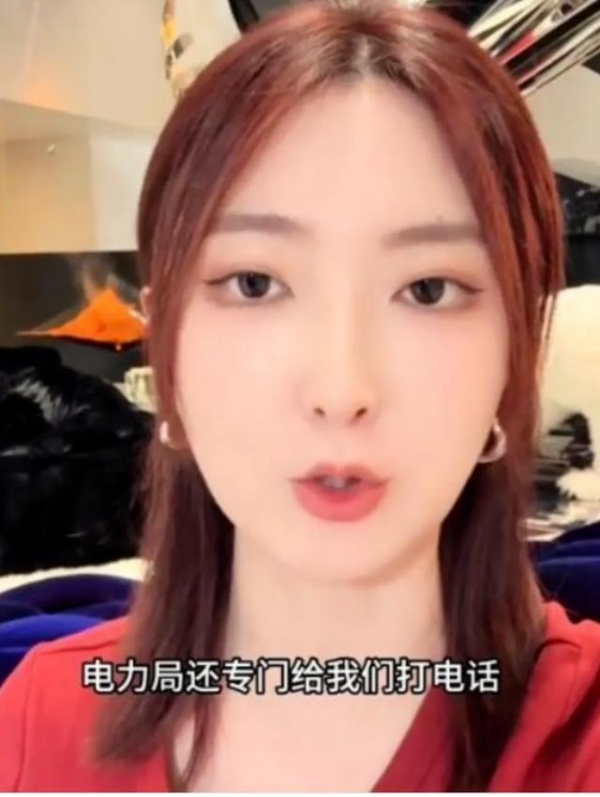 千万网红妻子晒豪宅高调＂炫富＂：800万兰博基尼挂墙上(图2)