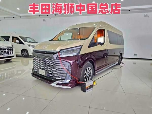 丰田海狮9座行政版现车改装案例：九宫格顶灯+大理石地板(图2)