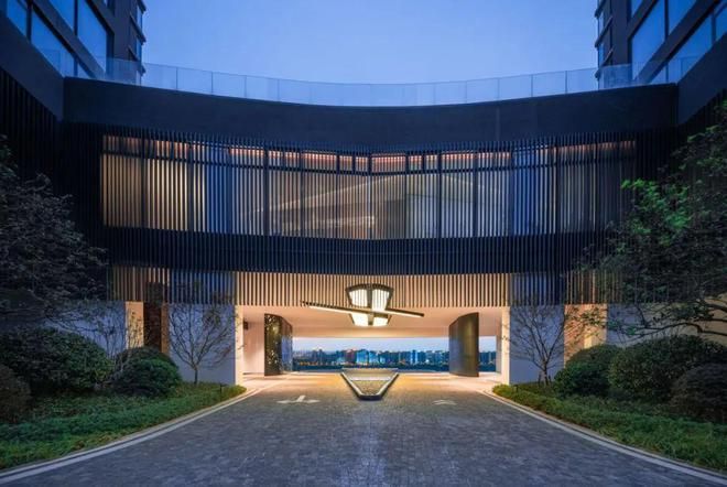 现房！天心省府一线江景豪装大平层拎包入住限时特价全城热售(图2)