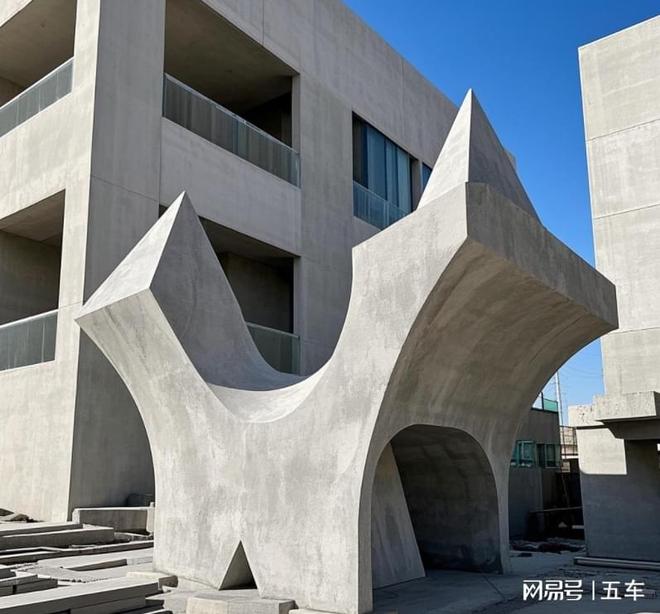 保护墙体、砌体、土楼建筑物及建筑群的表面须使用异形grc构件(图3)