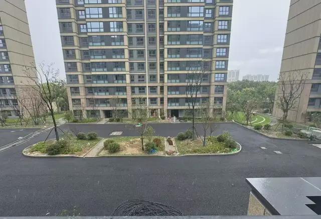 建艺集团：目前木溪矿区饰面用花岗岩矿生产规模为110万立方米年矿山作业人数约300人(图4)