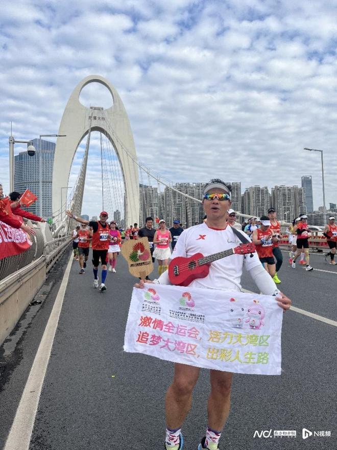 广州“百马”跑者的志愿人生在赛道上宣传十五运会(图4)