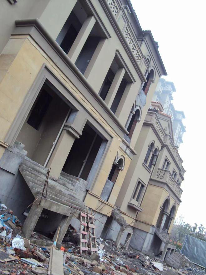 走进石材生产厂家：外墙干挂加工路沿石材一米价格及安装工艺解析