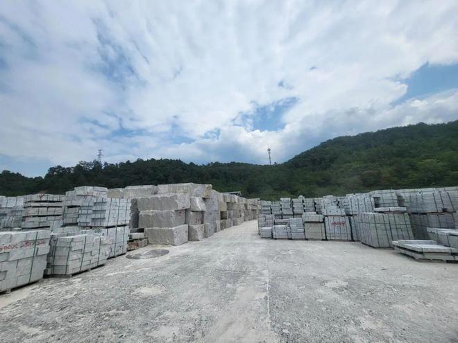 石材加工芝麻白路沿石倒角路沿石机切面、火烧面多少钱一米(图9)