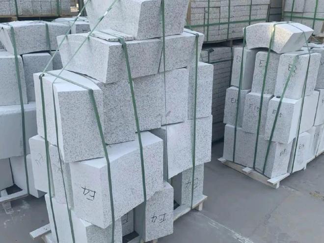 石材加工芝麻白路沿石倒角路沿石机切面、火烧面多少钱一米(图4)