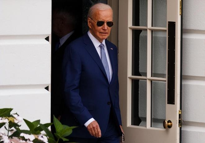 神操作！其他总统肖像镶金框拜登形象被特朗普换成“自动笔”(图5)