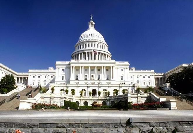 神操作！其他总统肖像镶金框拜登形象被特朗普换成“自动笔”(图8)