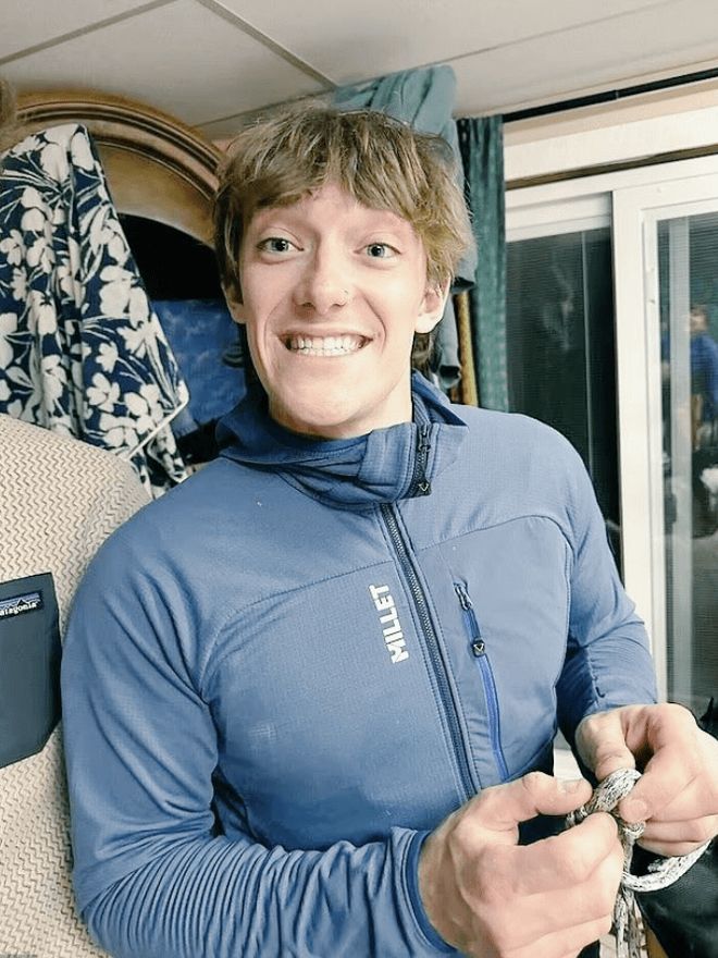 网红来杭州直播西湖边拦阻路人观看不雅还尾随未成年男生！被判七个月(图6)