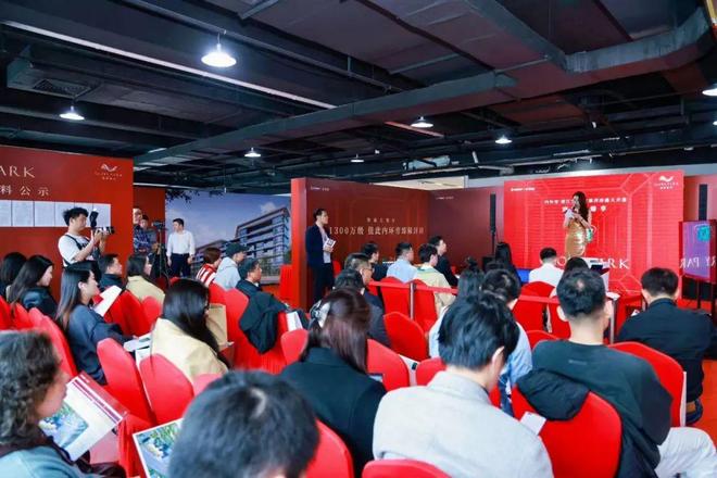 百度力荐®翎翠滨江售楼处官宣发布丨翎翠滨江掀起人居热潮(图3)