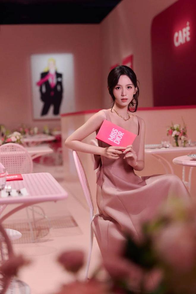 迪奥小姐青春与自由的不朽象征(图2)