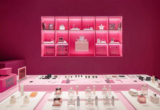 迪奥小姐青春与自由的不朽象征(图10)