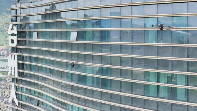 清洗无人机洗楼效率提升6倍！万勋P3×大疆M400台州首秀(图4)