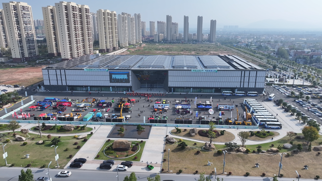 400名国内外客商云集麻城6个石材新国标发布