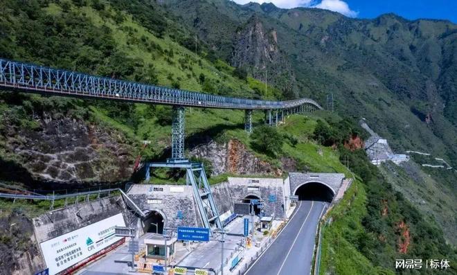 太牛了！2400米地下挖出世界最大实验室水电站竟藏中国科技王牌(图2)