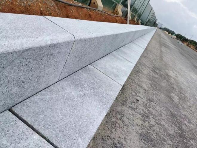 芝麻白花岗岩弧形路牙石价格(图10)