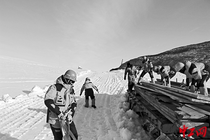 特稿239｜去南极一群工人的壮举