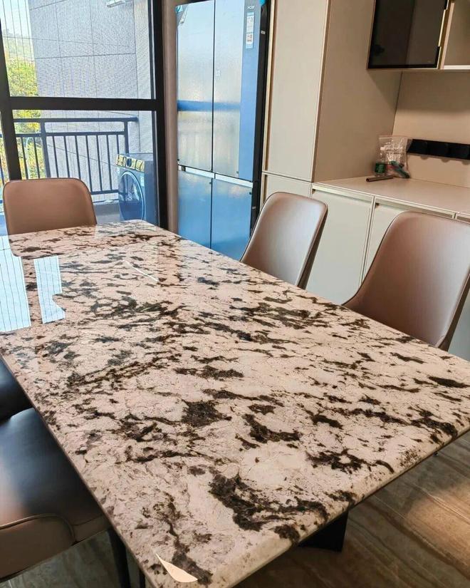 这8种餐桌已被淘汰建议大家别再买搬回家也没用(图2)