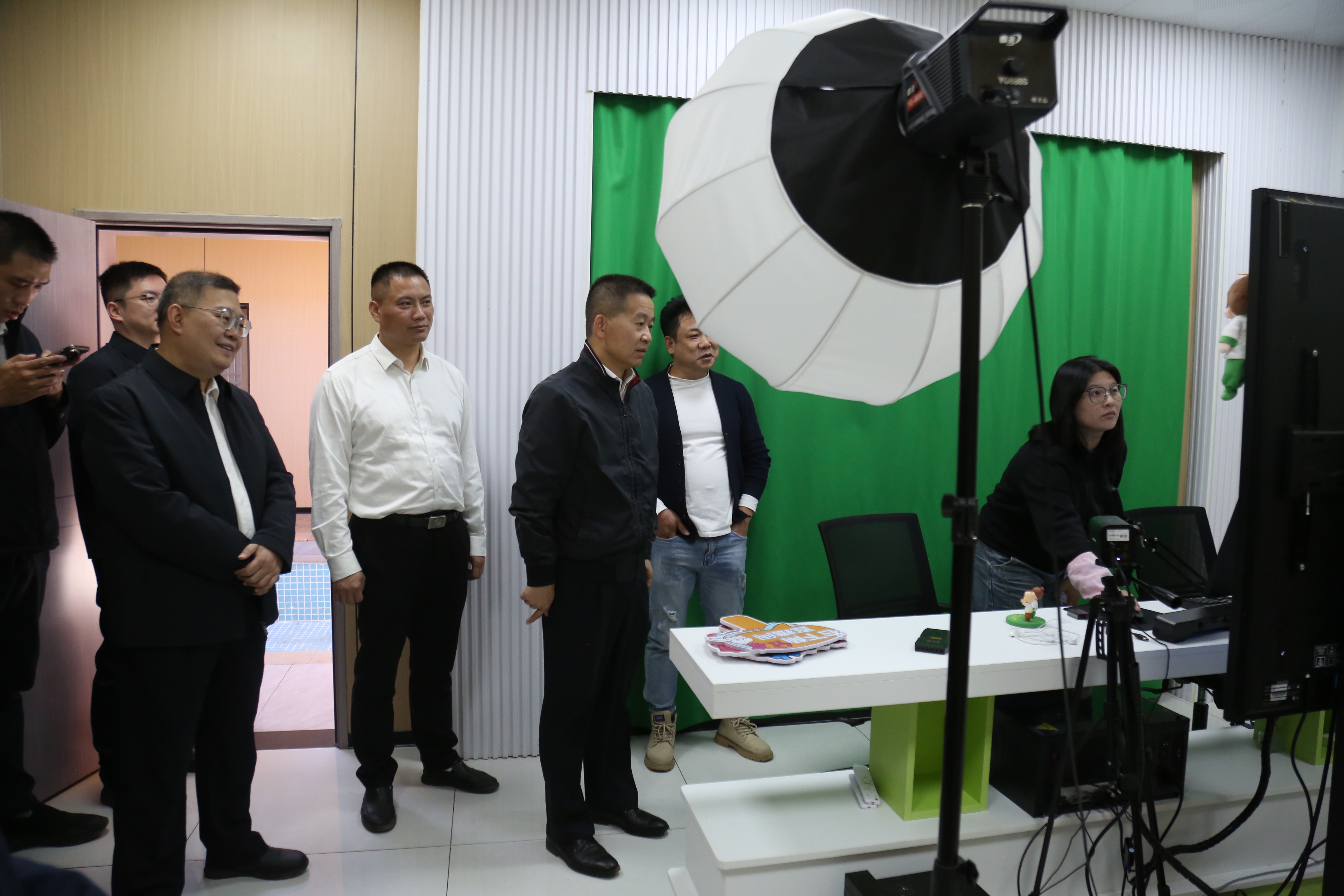 深河指挥部赴龙川县上坪等4镇检查驻镇帮镇扶村工作(图2)