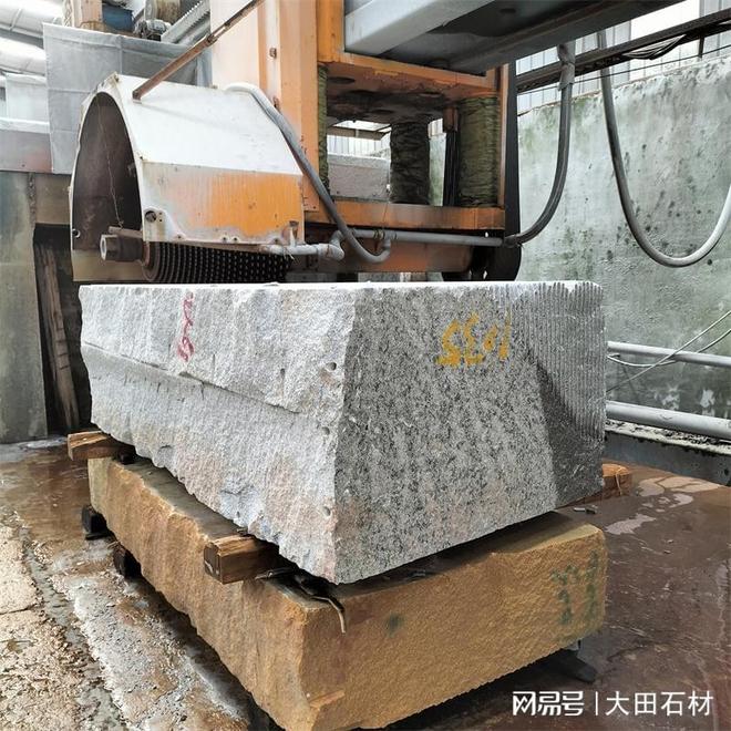 芝麻白大理石火烧板定制光面荔枝面地铺