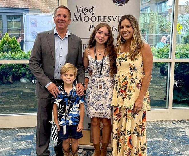 美国赛车手坠机遇难飞机起飞5分钟即坠毁3名飞行员同遇难