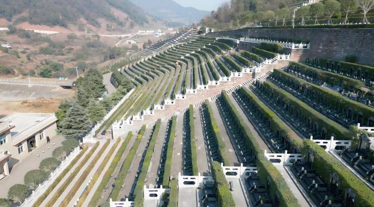 成都墓地_卧龙寺公墓介绍_价格参考_卧龙寺公墓_地址_咨询买墓_购买建议(图4)