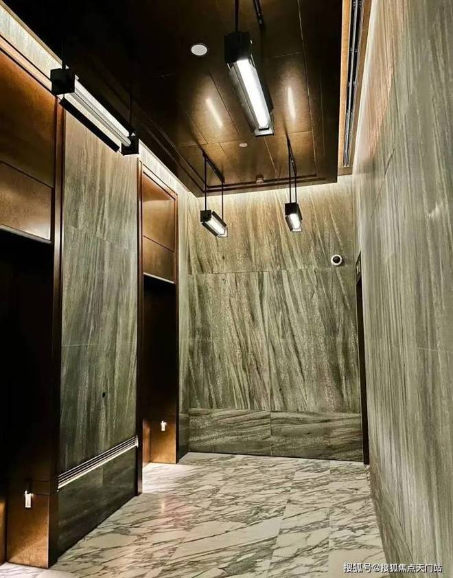 今日报道龙盛湾上售楼处发布：苏河湾龙盛湾上顶奢生活之选(图2)