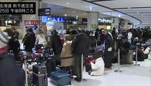 49条航线“熔断”当天！日航再传噩耗：约7千人滞留外交部预警一语成谶(图3)