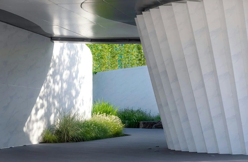 仿石材铝板：天然石材替代品——备受业界青睐的幕墙材料(图2)