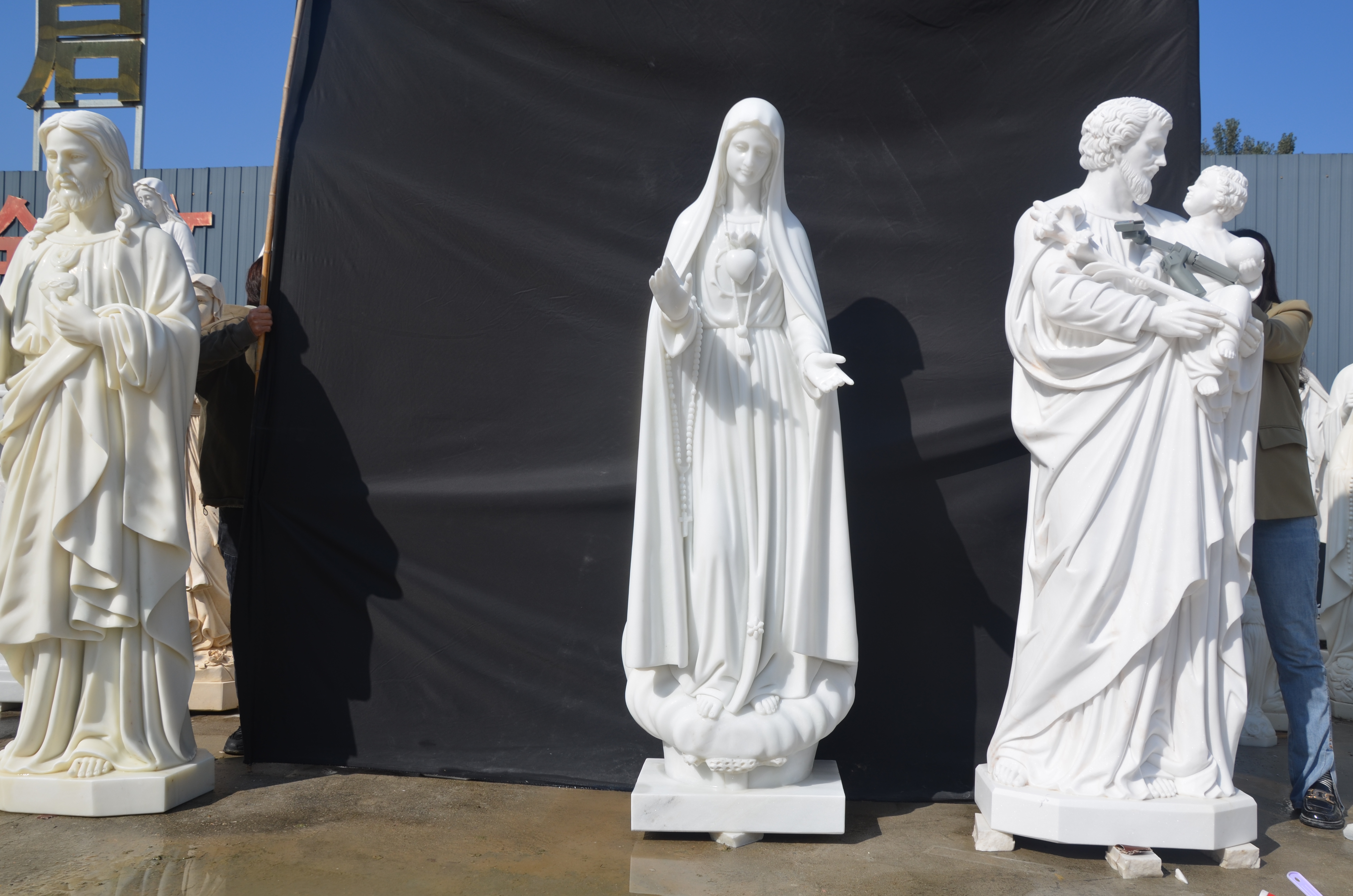 2026年高端住宅标配：如何挑选一家顶尖的福建大理石壁炉厂家？