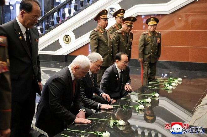 2000多名烈士姓名刻在碑上也刻在普京心里朝鲜这份恩情得还(图16)